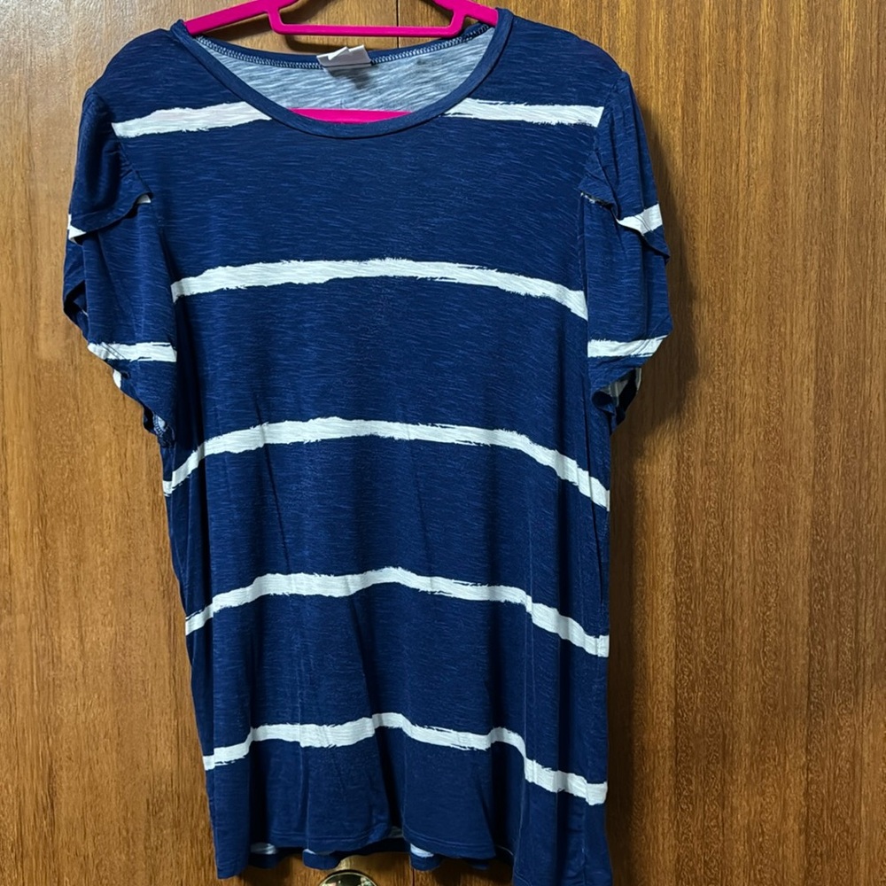LuLaRoe Olive tulip sleeve top